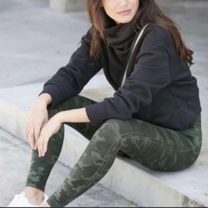 Spanx Women’s Size S Green Camouflage Look At Me Seamless Legging